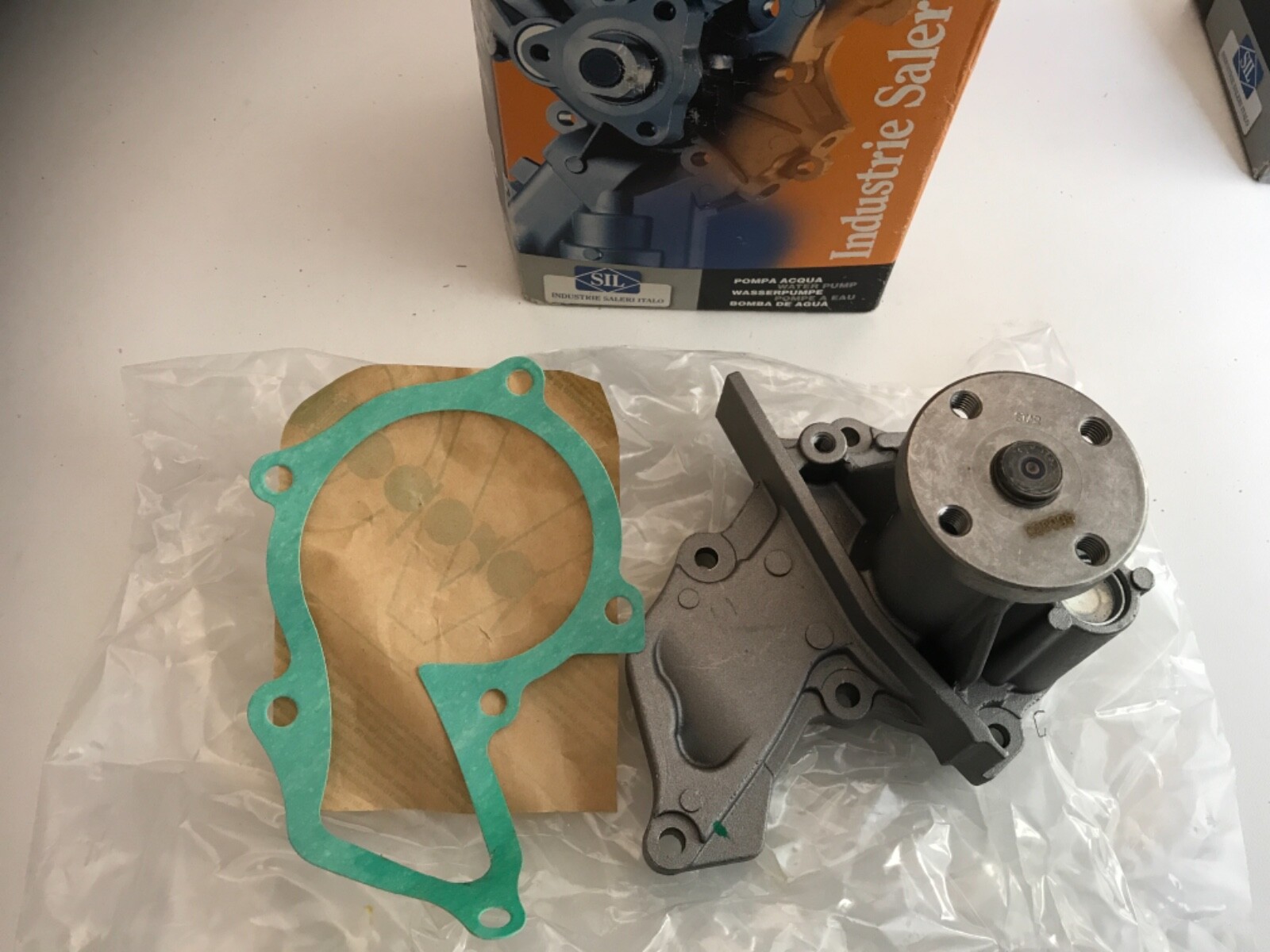 Pompe à eau Saleri SIL PA848 évite fuite liquide Ford Fiesta V