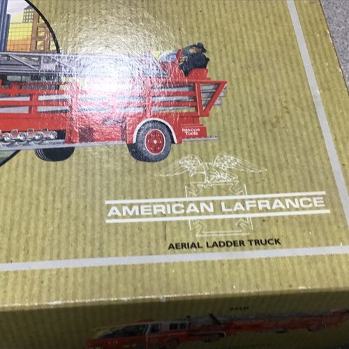 Corgi American LaFRANCE Centerville Aerial Ladder Fire Truck Diecast #97321 - Picture 7 of 7