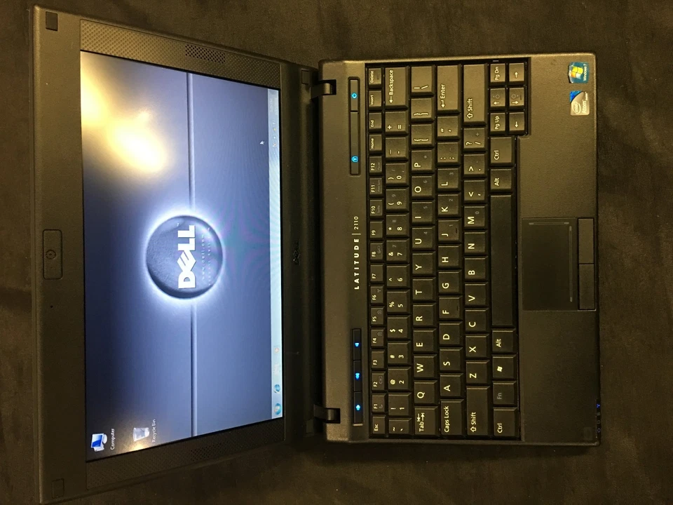 Dell Latitude 2110 10" Laptop Atom 1.6GHz 160GB HD 2MP WEBCAM Windows 7 Netbook - Image 4 of 4