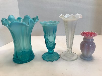 Unique blue/white/pink Vases with different designs (set of 4)