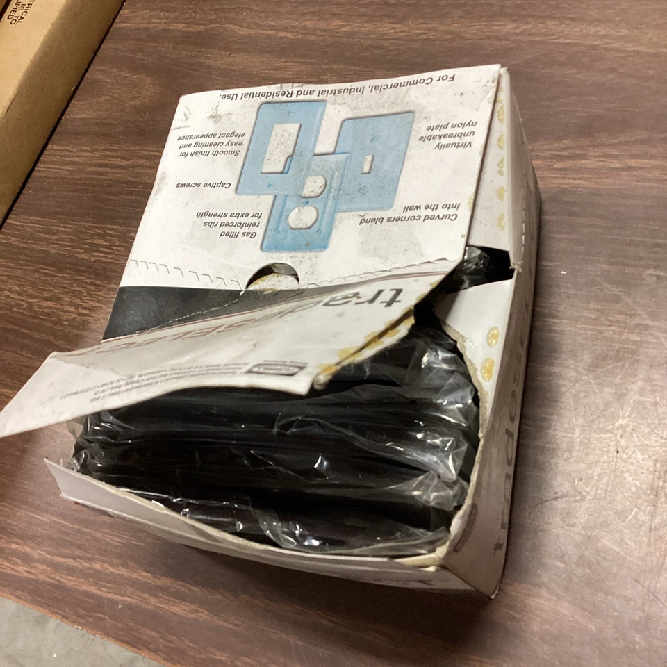 Placa de pared de nailon Hubbell marrón 1 velocidad uno dúplex NP8 Foto 4 de 4