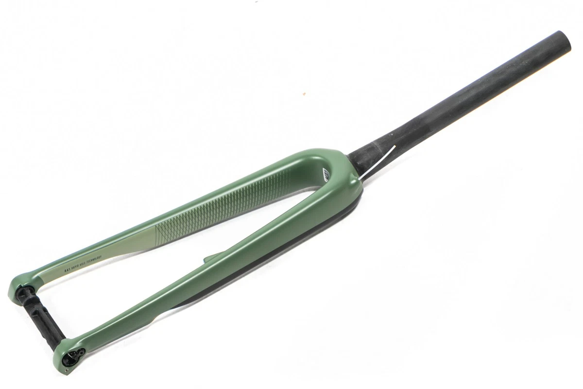 Fourche Trekking en Carbone 1-1/8 Discque QR