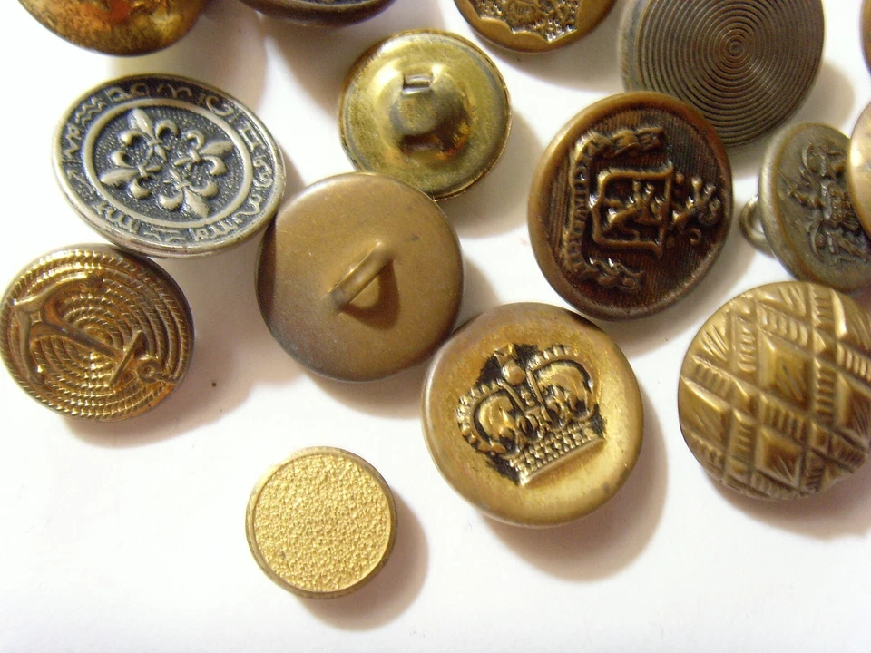 29 vintage antique metal collector buttons lot heraldic uniform etc 52368 - Image 4 of 4