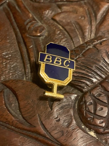 VINTAGE ENAMEL BADGE, 'BBC MIRCOPHONE' - EXCELLENT CONDITION