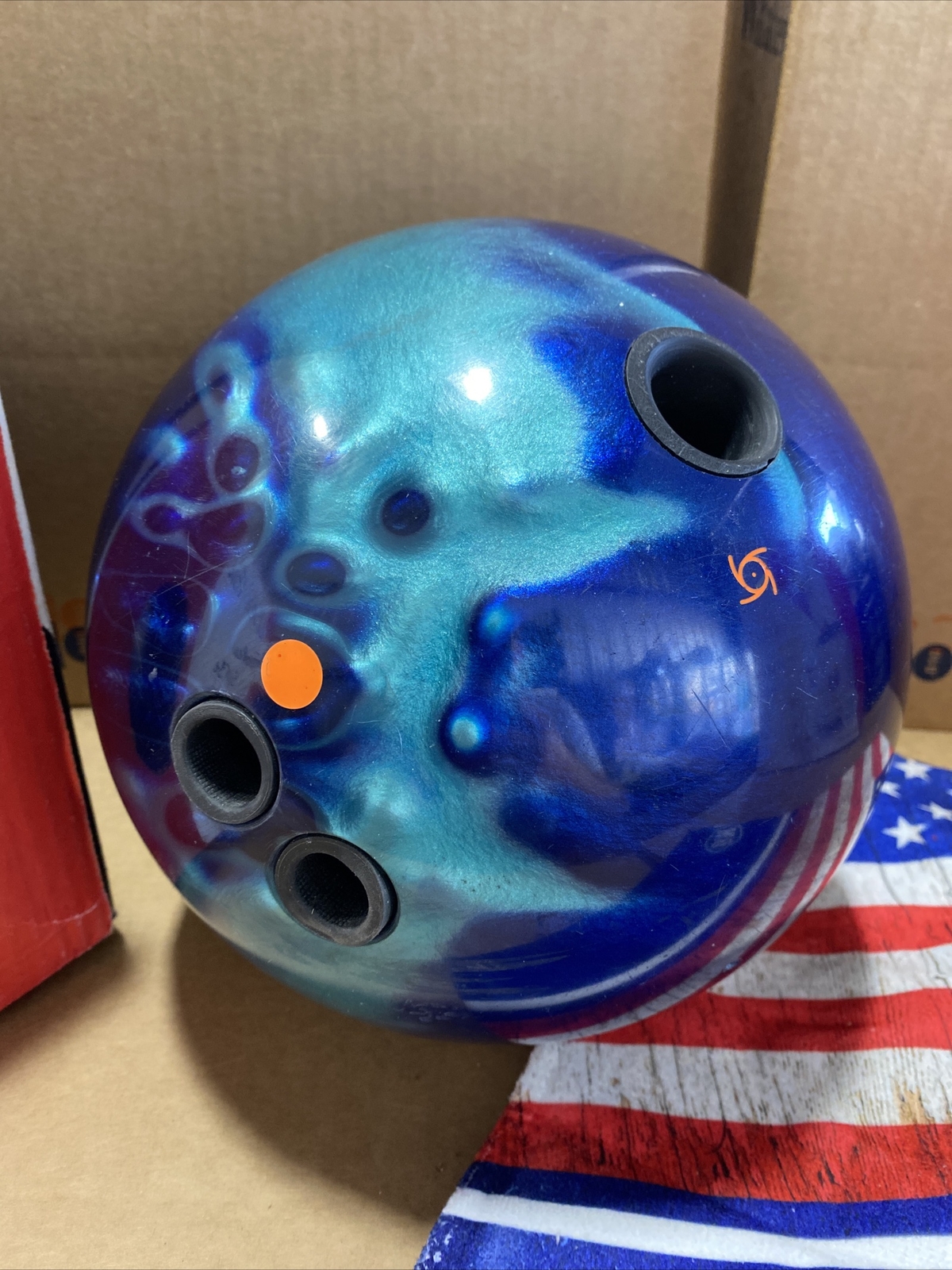 Storm Tropical Surge Bowling Ball: 15 lbs Teal/blue used