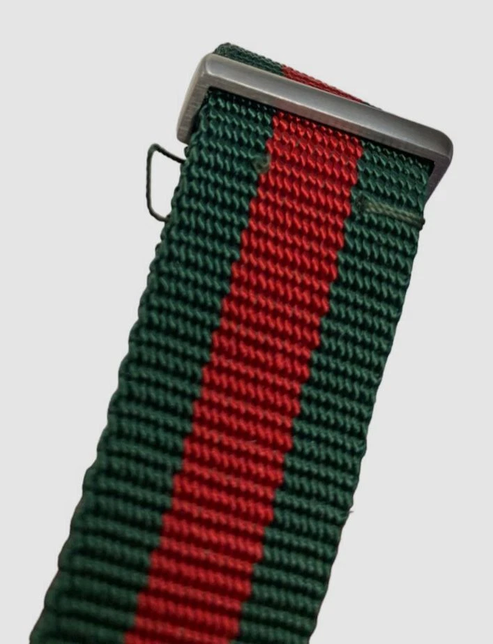 Correa de reloj Gucci de nailon verde para hombre Foto 4 de 4