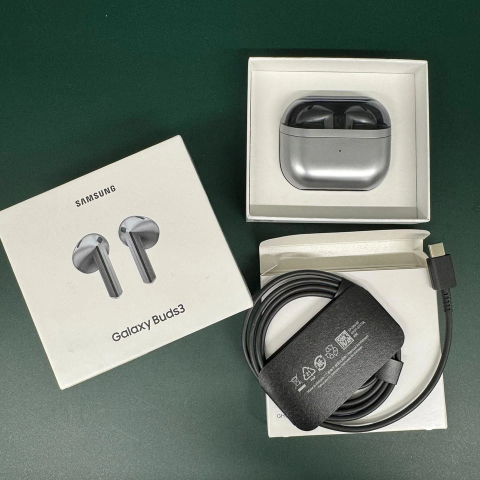 Samsung Galaxy Buds3 Silver Wireless Earbuds - SM-R530NZAAEUA - Image 2 of 4