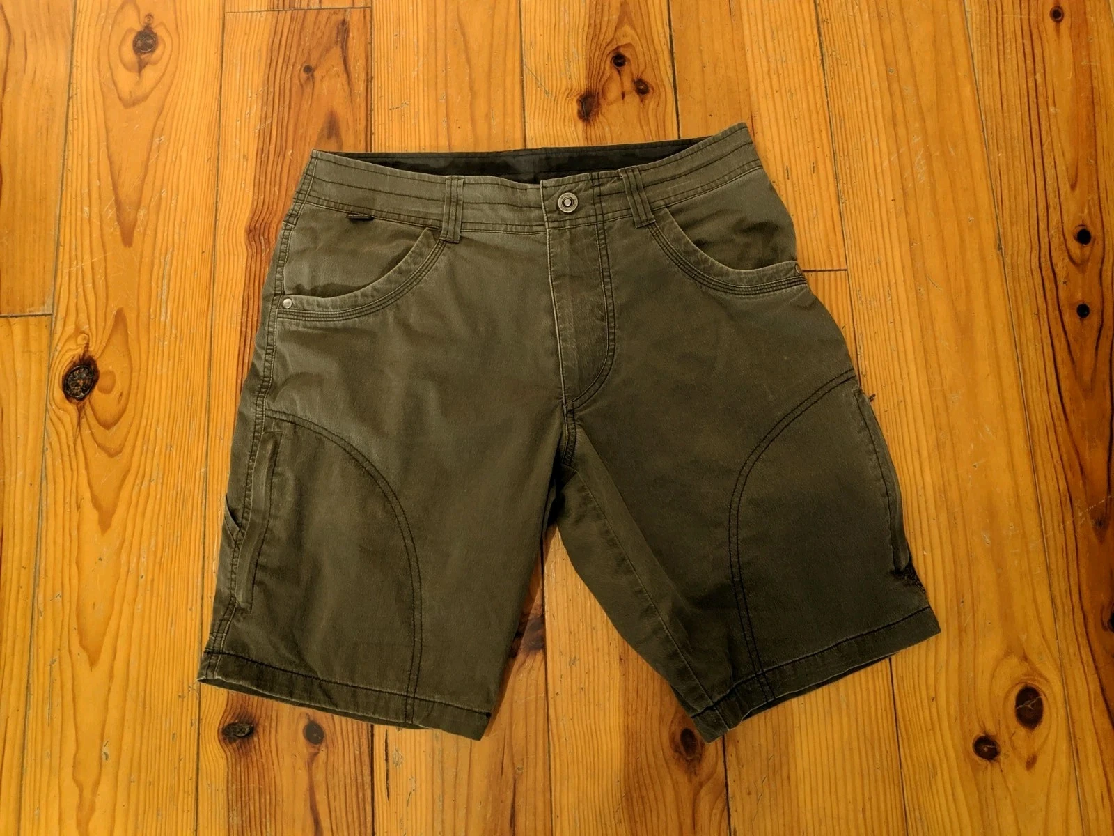 KUHL MENS VINTAGE PATINA DYE OUTDOOR HIKING WALKING CARGO SHORTS SIZE 30
Opens in a new window or ta
