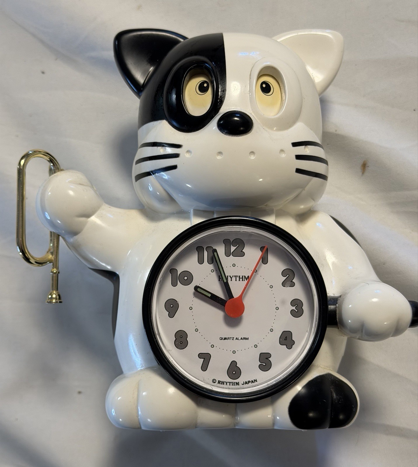 READ 1980s Rhythm Rise & Shine Black & White Cat Bugle Alarm Clock 7 in. Working