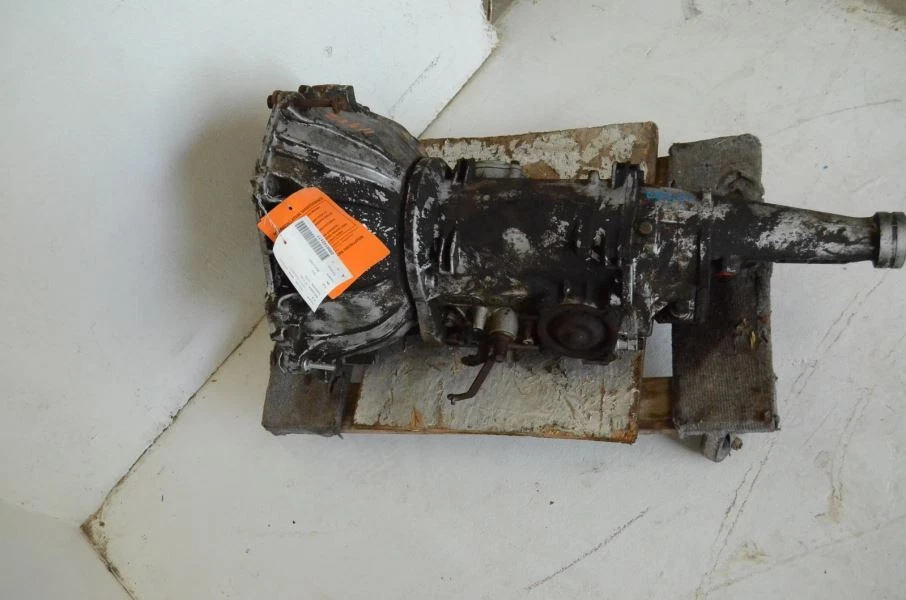 1970-1977 Ford Maverick 6-200 Automatic Transmission Assembly Foto 2 de 4