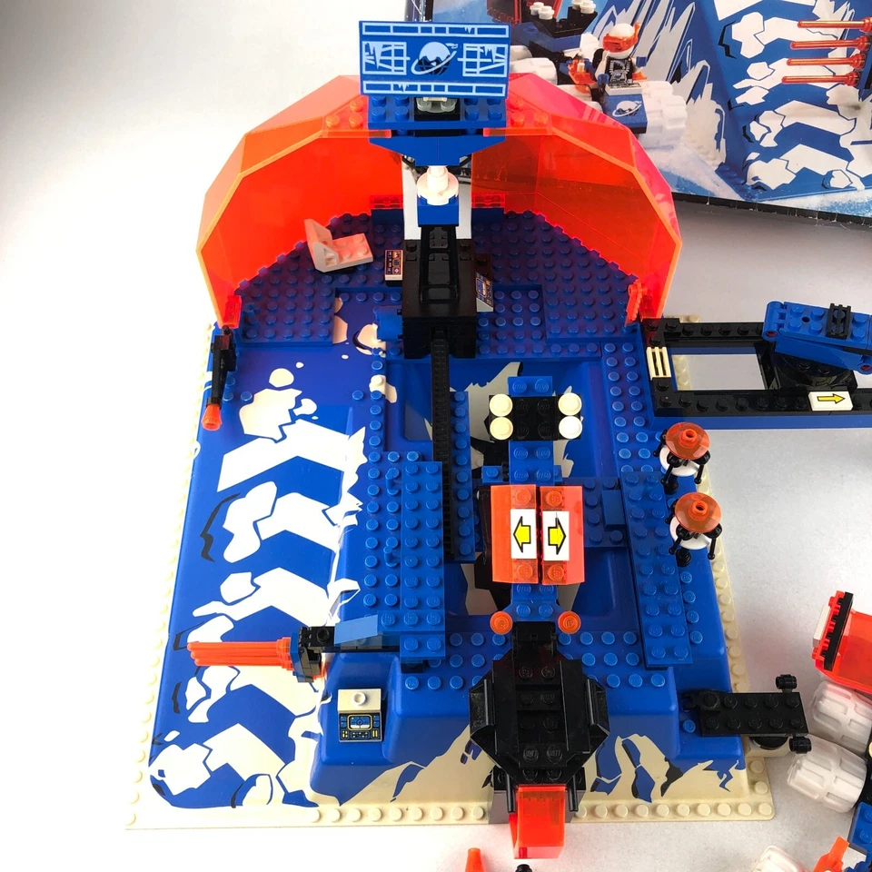 Lego 6983 Ice Station Odyssey ICE PLANET 2002 - NOT - Complete with Box & Manual - Image 2 of 4