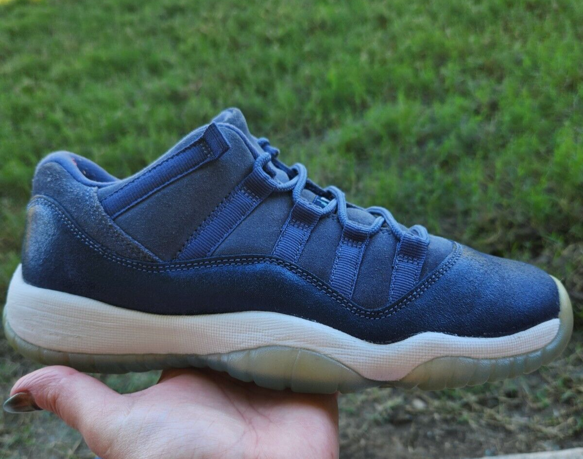 jordan 11s blue moon