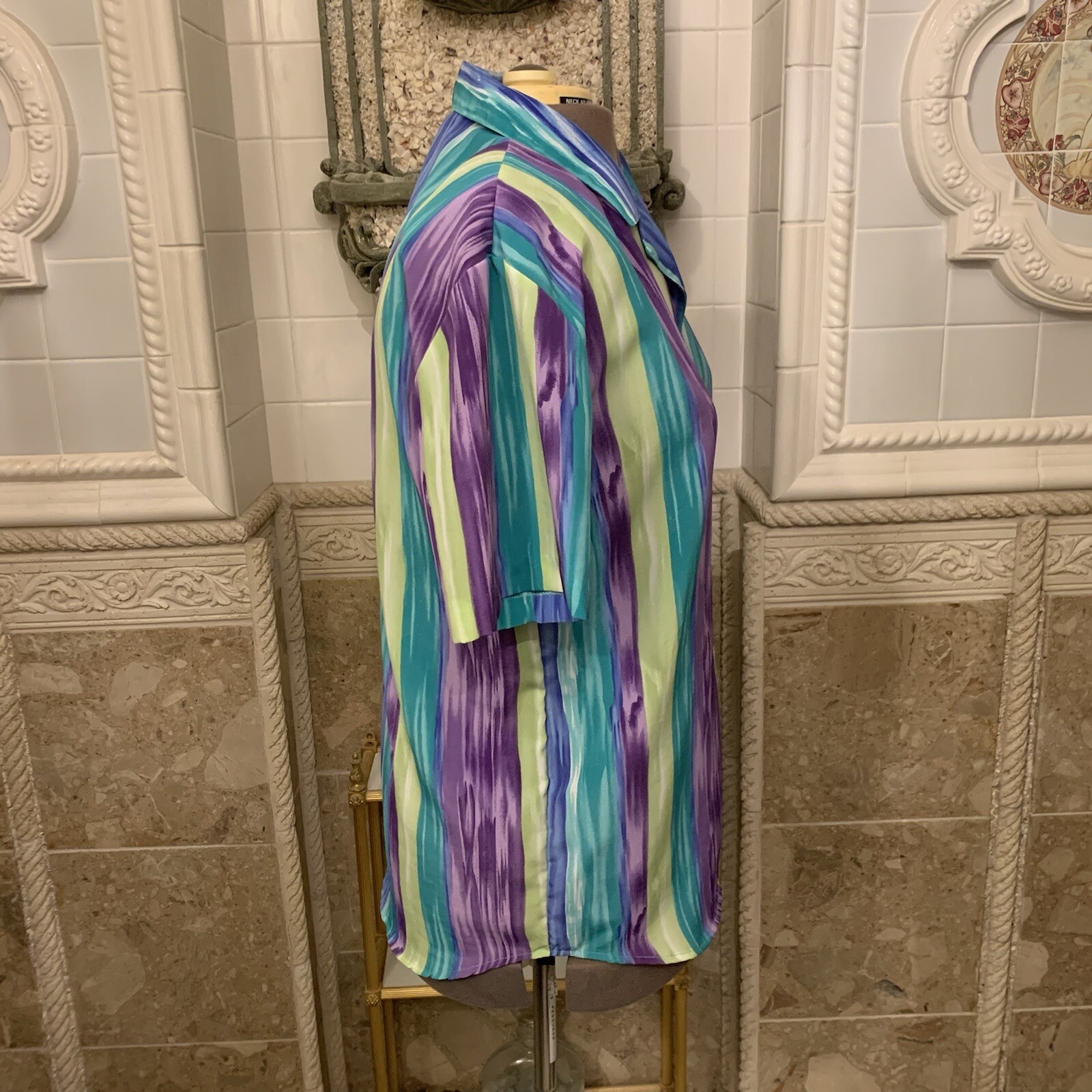 Teddi.  Oversized Medium.  Button Up.  Short Slee… - image 4