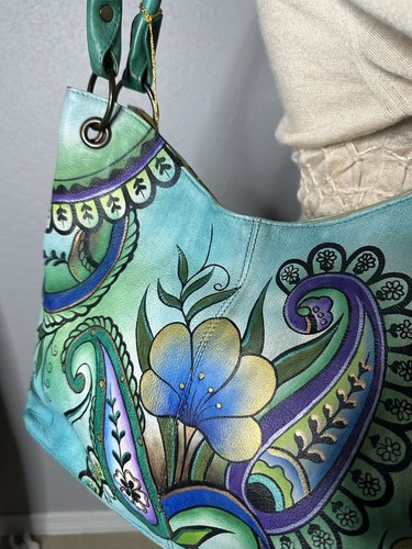 Borsa a mano Anuschka in pelle dipinta a mano - Nuova con etichette - Viola e fiori d'acqua - Foto 6 di 19