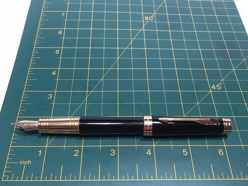 Parker Premier Lacquered Black GF Trim Converter Filler 18 K Nib Fountain Pen - Picture 11 of 12