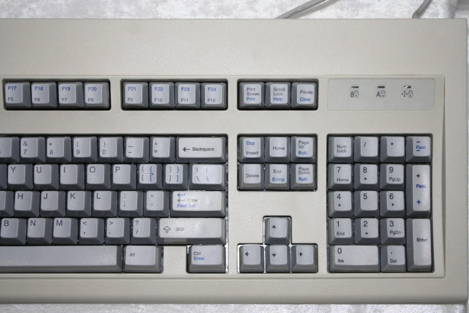 Model M Clicky computer keyboard PS/2 Tested & Working - Vintage/Retro Mainframe - Image 4 of 4