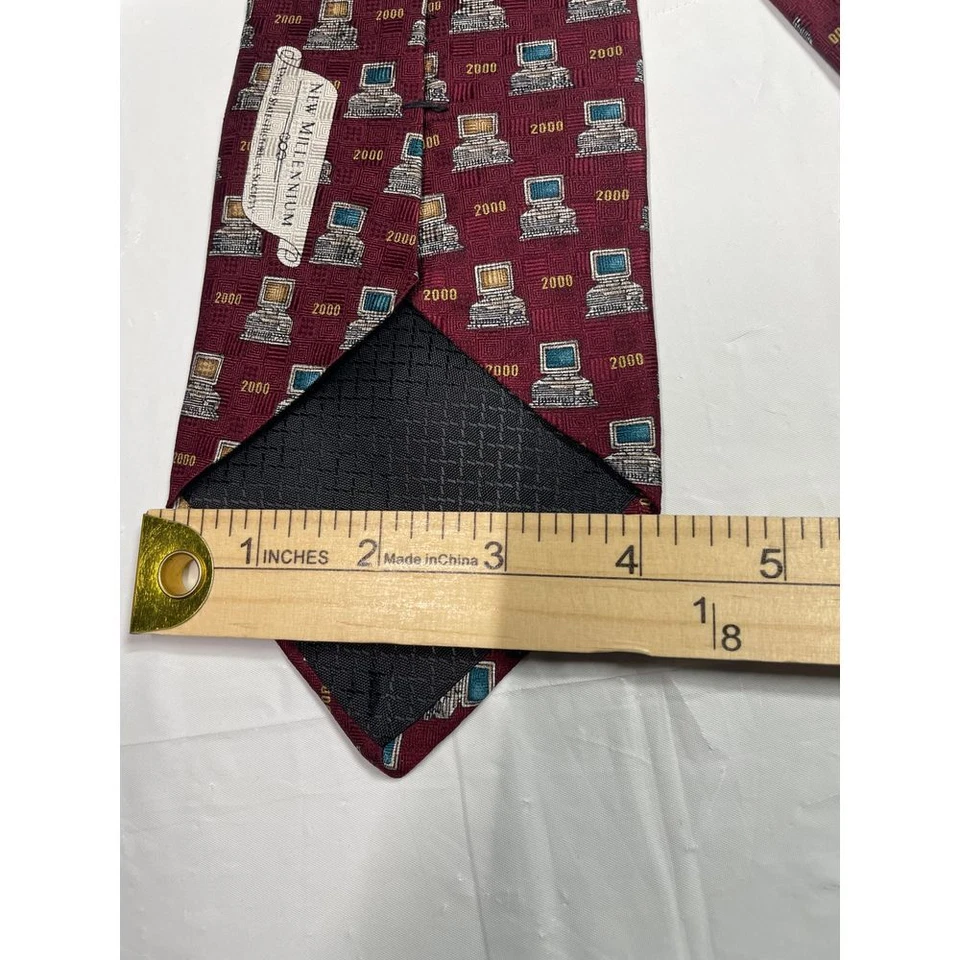 Nueva Corbata de Seda Millennium Y2K Temática de Computadora Borgoña Novedad Impresión Foto 4 de 4