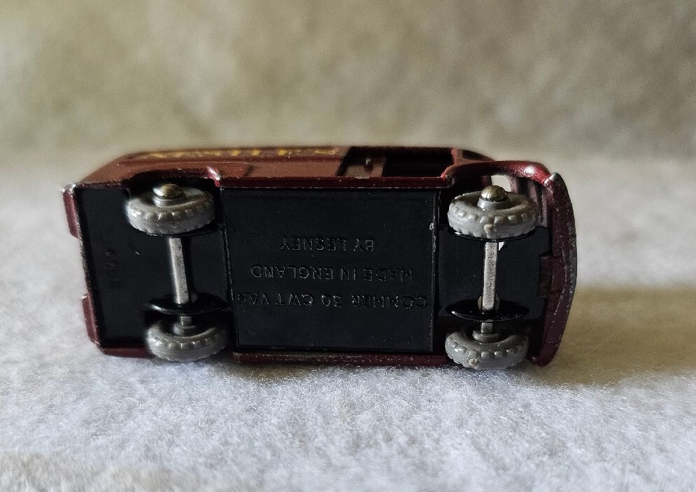 VINTAGE MATCHBOX LESNEY - NESTLE'S #69 COMMER 30 CWT VAN- MADE IN