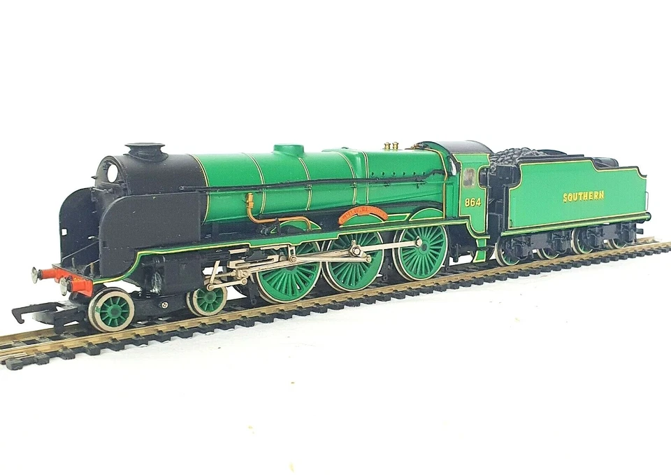 Bachmann OO British Southern Lord Nelson Class "SIR MARTIN FROBISHER" Locomotive - Image 4 of 4