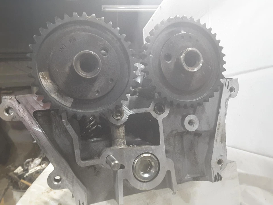 Used Left Engine Cylinder Head fits: 1998 Ford Contour 6-155 2.5L exc. SVT Left Foto 3 de 4