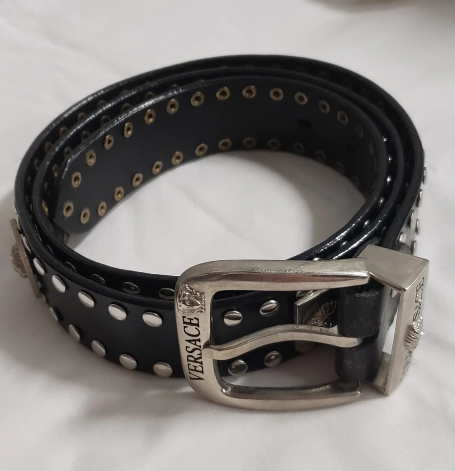 Cinturón Gianni Versace Unisex Negro Plata Cabeza de Medusa Cuero Tachonado Grande 41,5 cm Foto 2 de 4