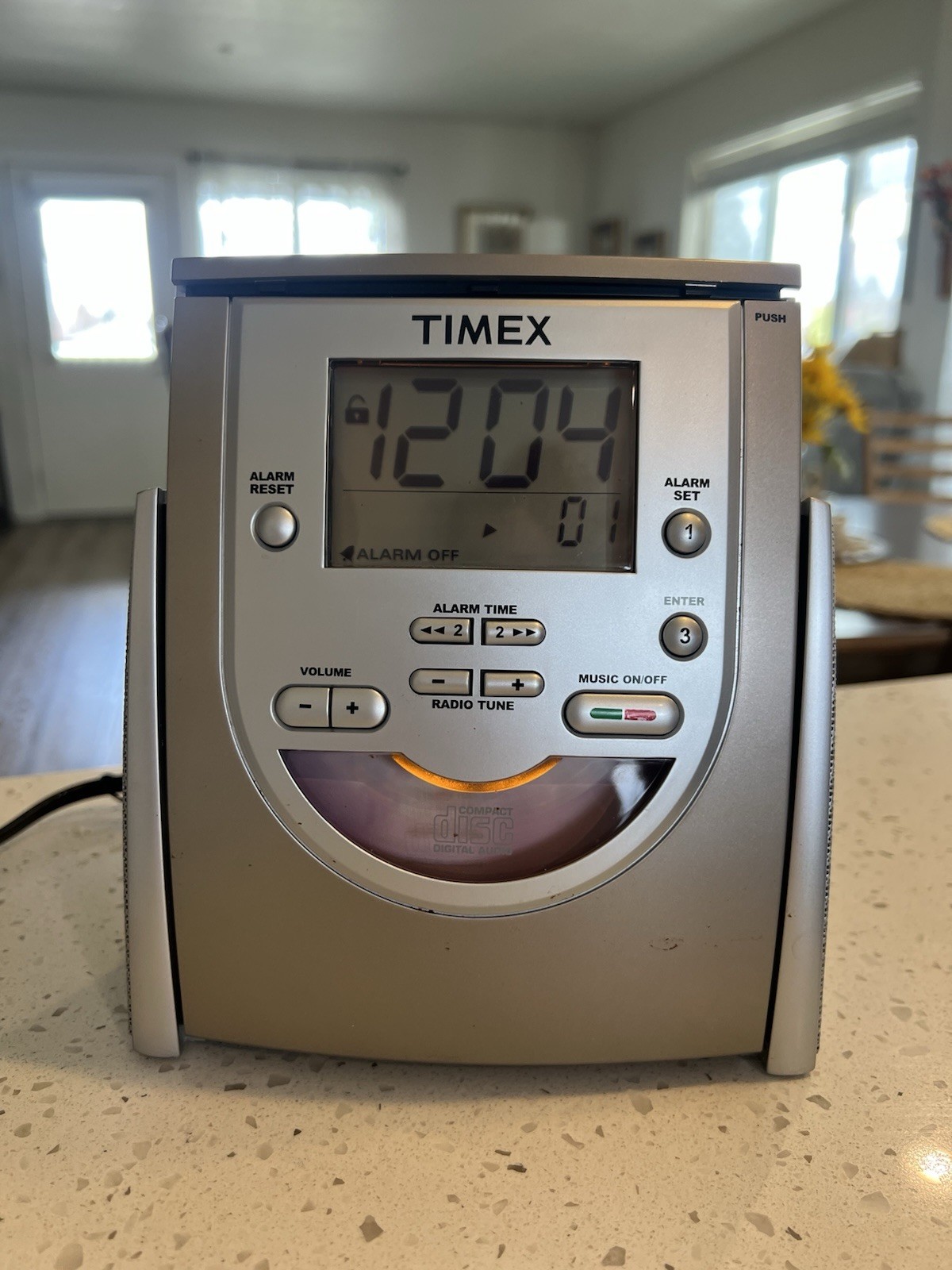 TIMEX INDIGLO T622H AM/FM Radio CD Player Alarm Clock Snooze w/ MP3 Line-In