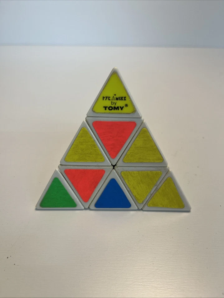 Jogos de quebra-cabeça vintage Rubik's Cube e Pyraminx - Imagem 2 de 4