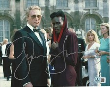 GRACE JONES SIGNED JAMES BOND A VIEW TO KILL 8x10 PHOTO - BECKETT COA