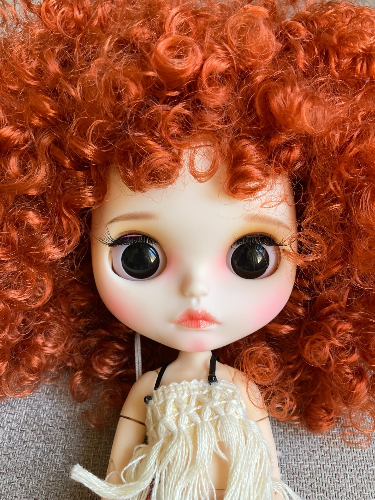 Poupée Blythe customisée pour vos séances photo de mode et décoration d'intérieur