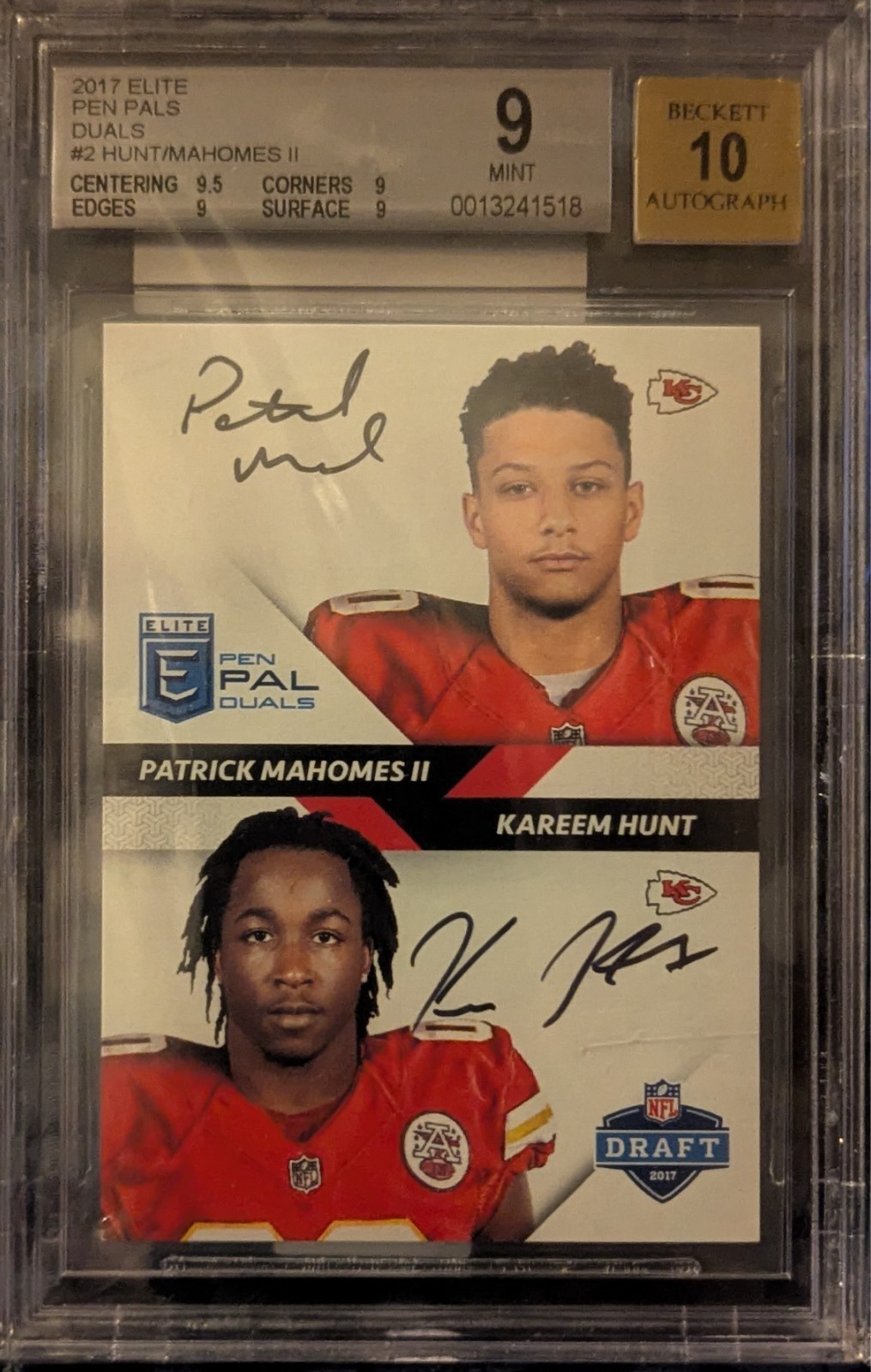 2017 Panini Elite Patrick Mahomes RC Auto Pen Pals with Kareem Hunt Auto Graded