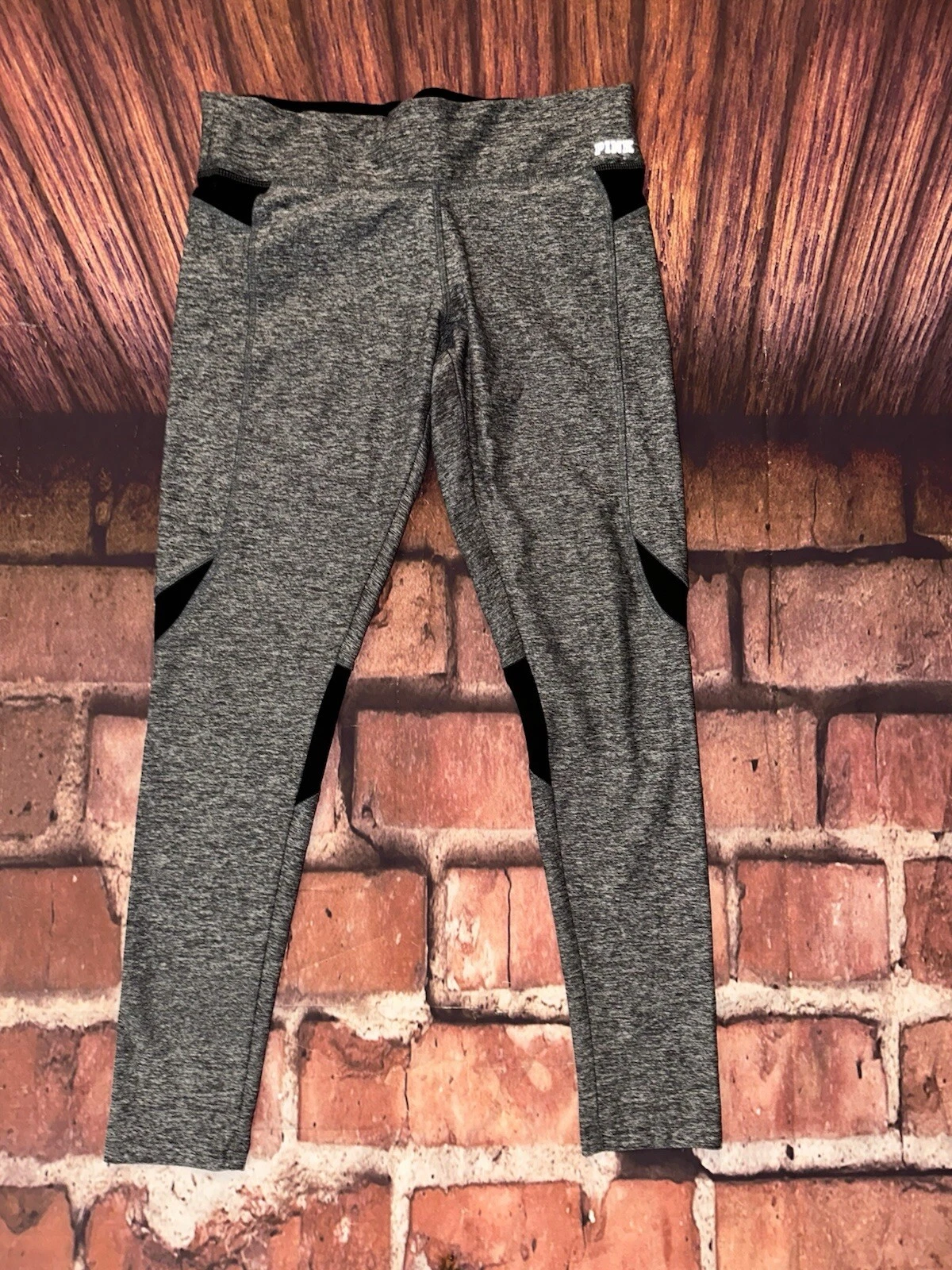 victoria-secret-vs ultimate yoga dog logo leggings