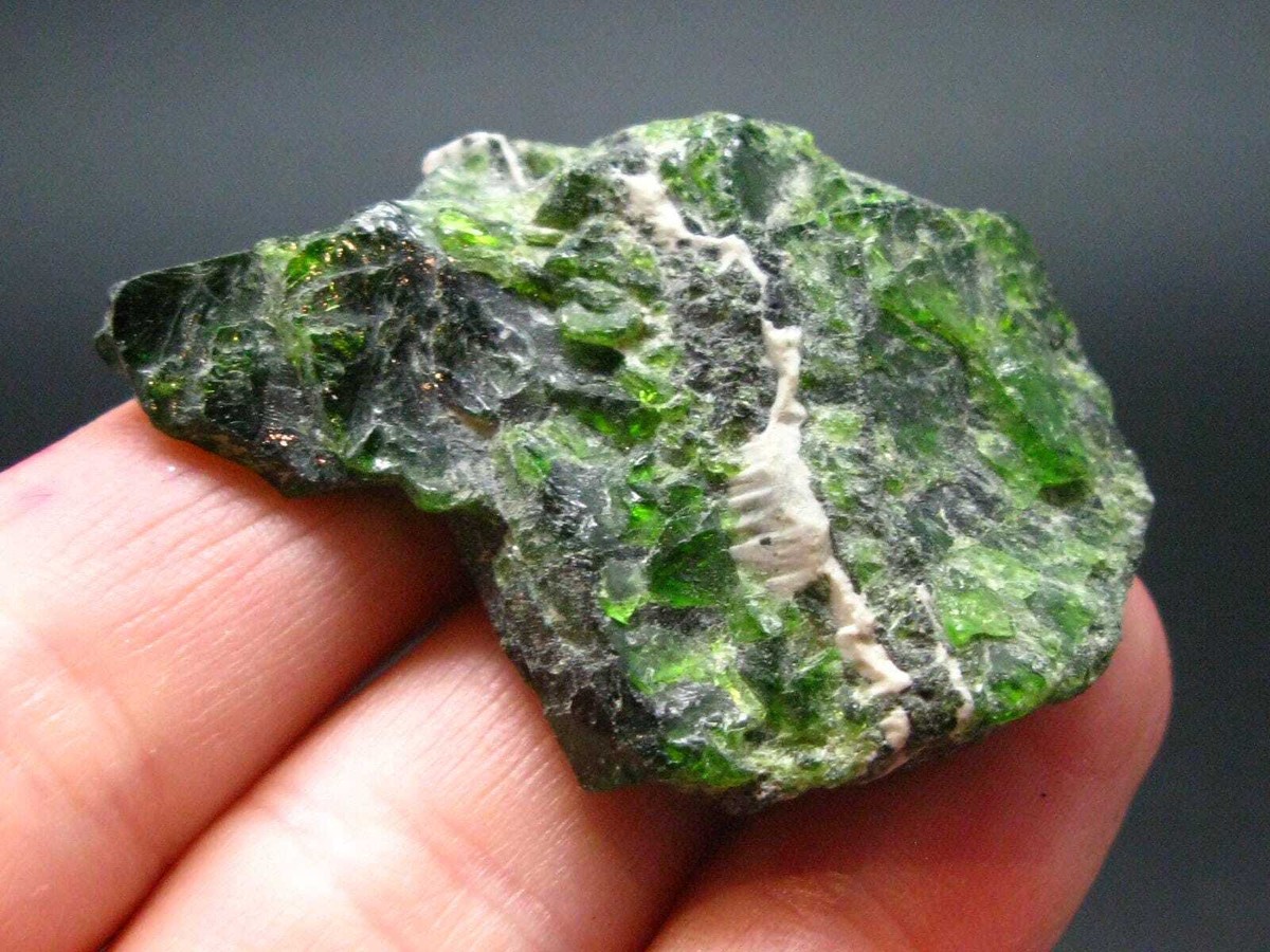 Diopside Verte Naturelle De Russie – Pierre Gemme 4x3 Mm – 1,04 Ct – P401.027t