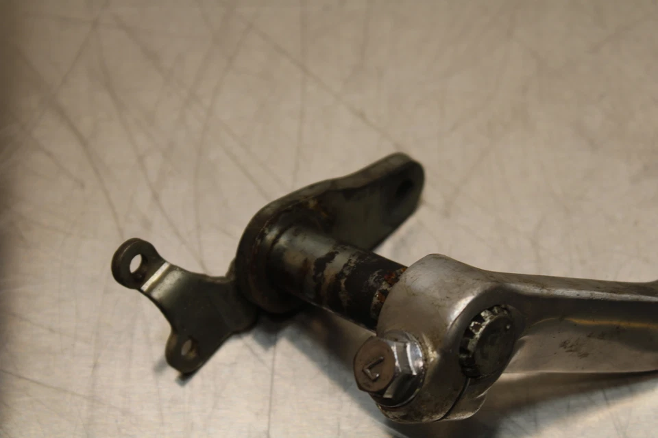 86 SUZUKI GS750ES PEDAL FRENO TRASERO DERECHO BB140 Foto 3 de 4