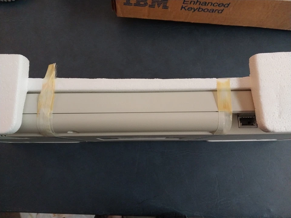 Vintage IBM Enhanced Keyboard Model M 1393990 1391401 New 14-JAN-94 by Lexmark  - Image 4 of 4