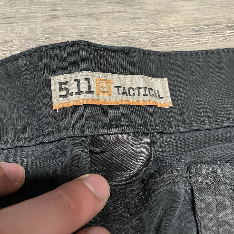 Pantalones tácticos 5.11 para hombre 34x30 negros calce relajado Ripstop carga trabajo ejército Foto 3 de 4