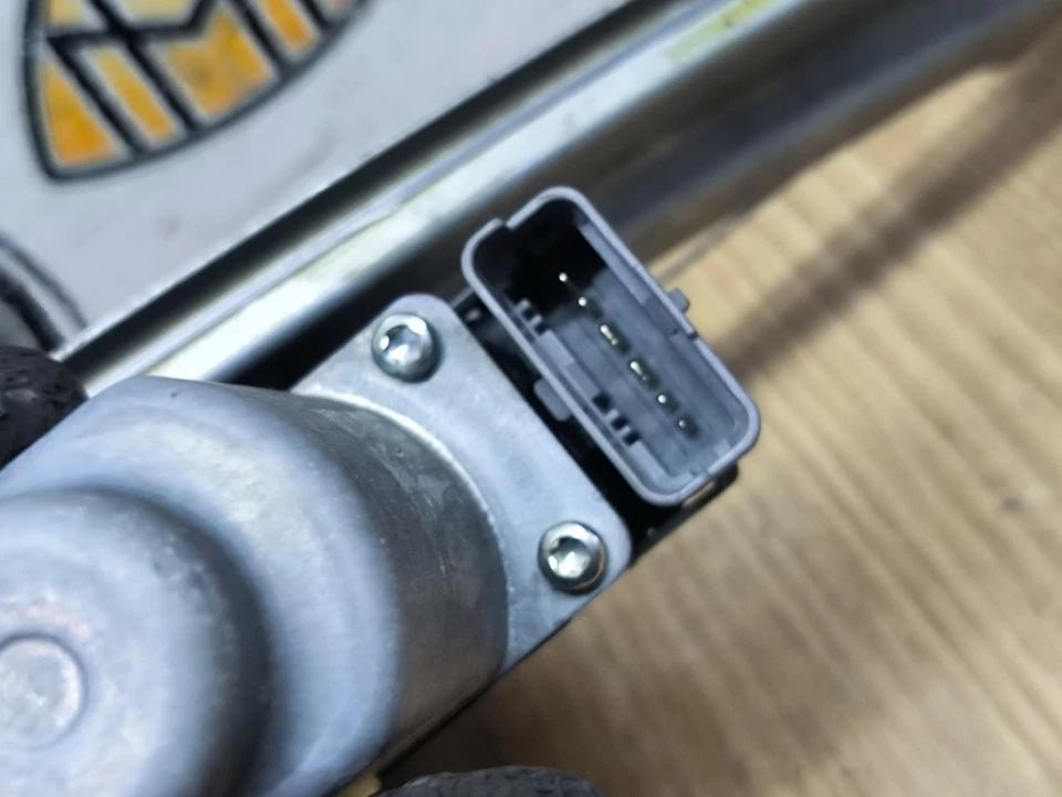 Motor ventana puerta lateral trasera izquierda citroen c4 mk2 5 puertas rhd + regulador 9802523780 Foto 3 de 4