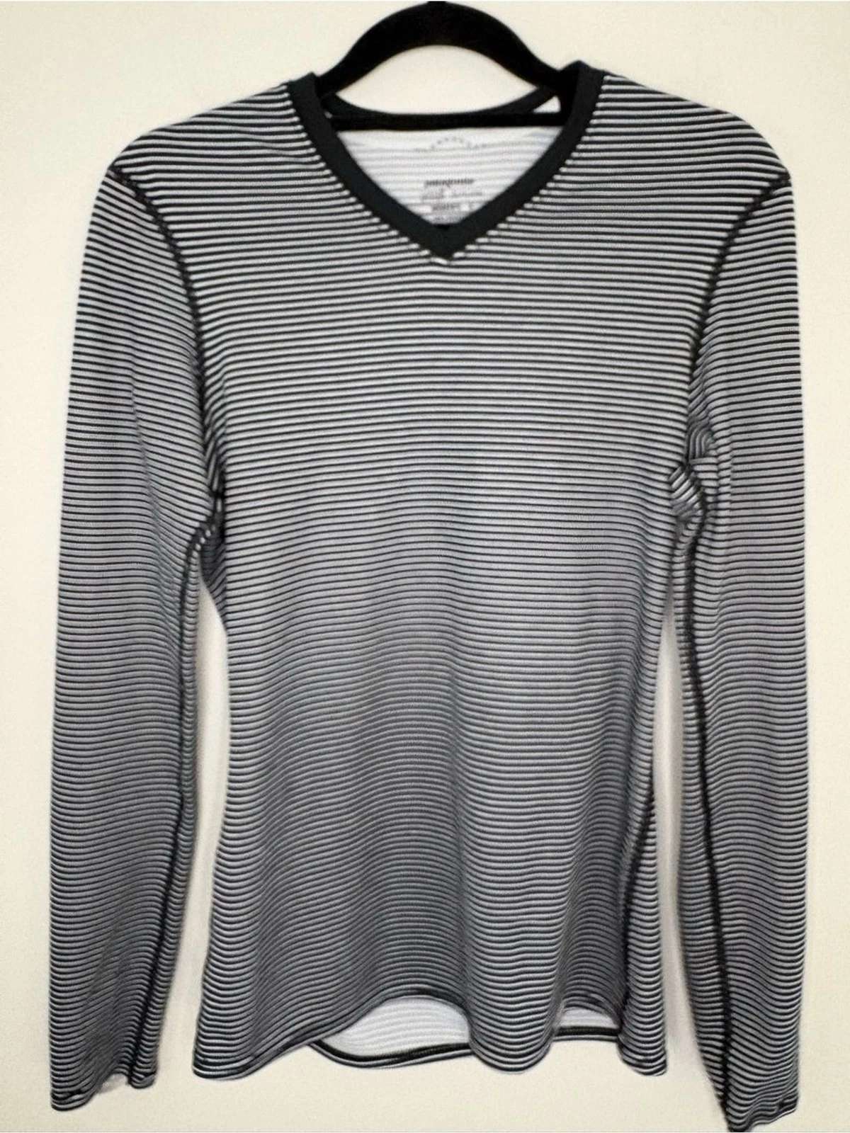 Patagonia Capilene Striped V Neck Base Layer Top Thumbholes S