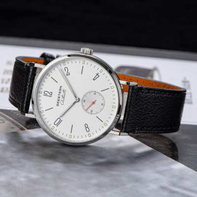 Montre Seestern 382 Automatique - Boîtier Acier 38mm - Cadran Blanc - Bracelet Cuir Noir - Neuf