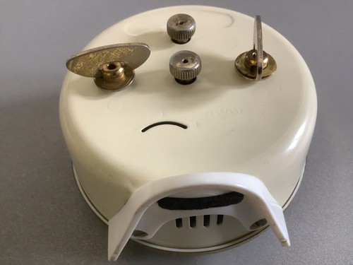Ingersoll Softic Threetone Mechanical Alarm Clock(Junghans Trivox Silentic)~60’s - Picture 15 of 18