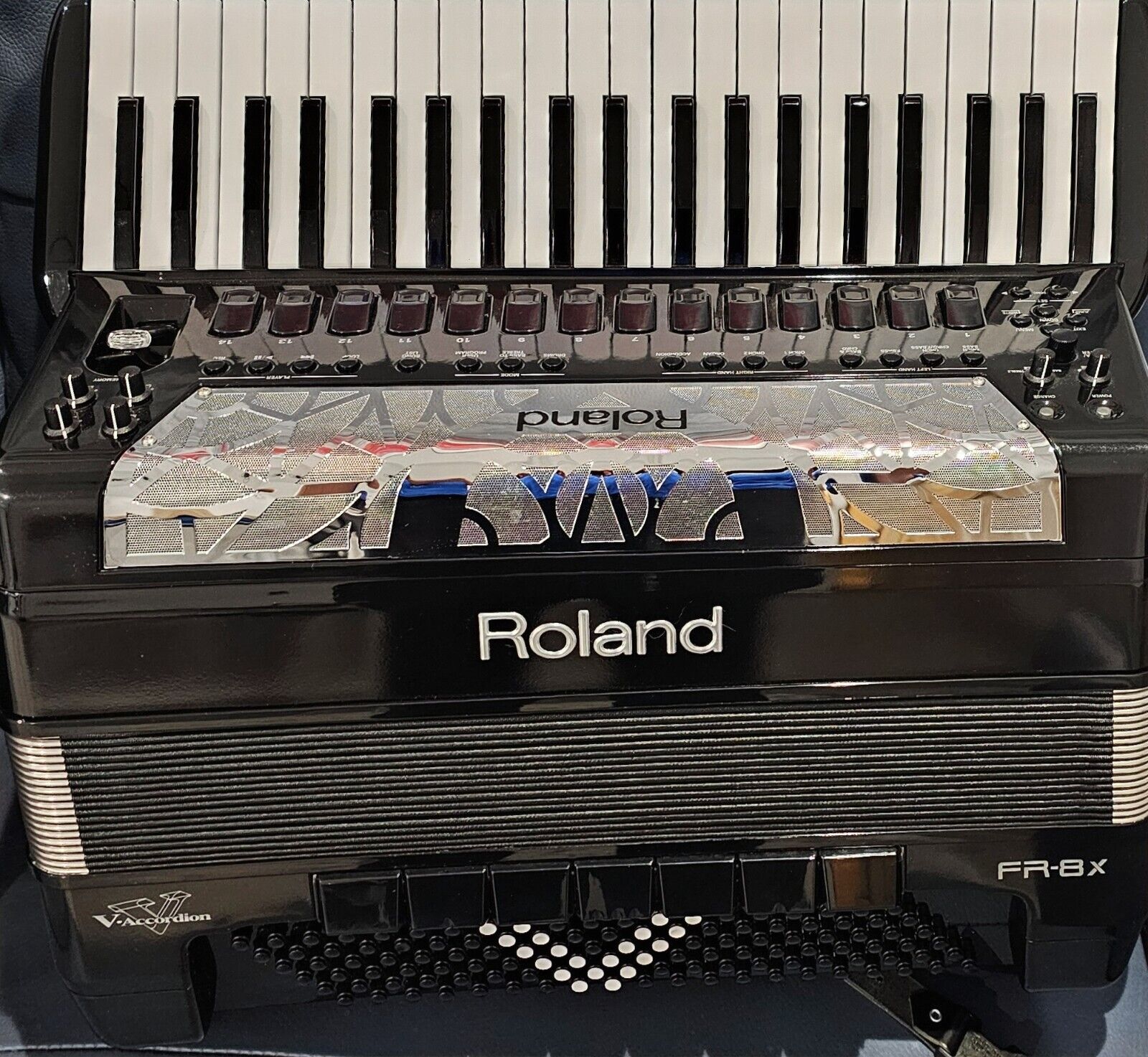 Roland FR-8X  V accordion  model Black Excellent Condition with extra sound set