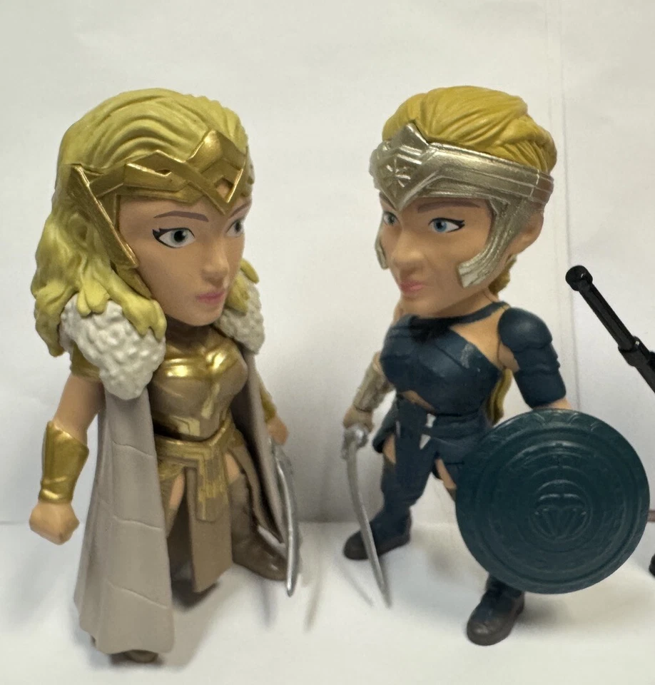 Lote de 4 ~ Mini Figura METALES FUNDIDOS A PRESIÓN Suelta ~ Viuda Negra, Mujer Maravilla, más Foto 3 de 4