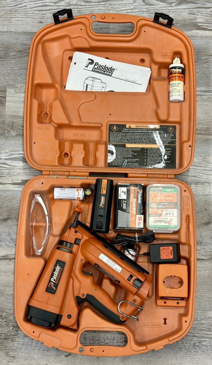 PASLODE 900600 16 Gauge Angled Cordless Finish Nailer Kit (CP1008490