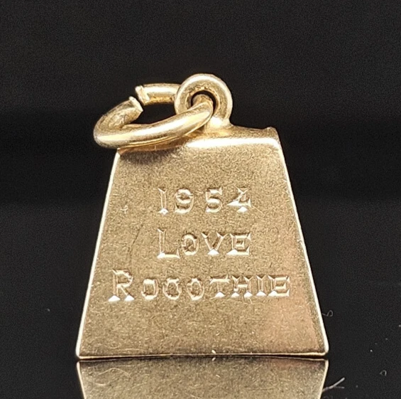 Janis Paige 14K Feliz Año Nuevo Campana de Vaca Dije 1954 Ruth Aarons Roothie Oro Foto 2 de 4