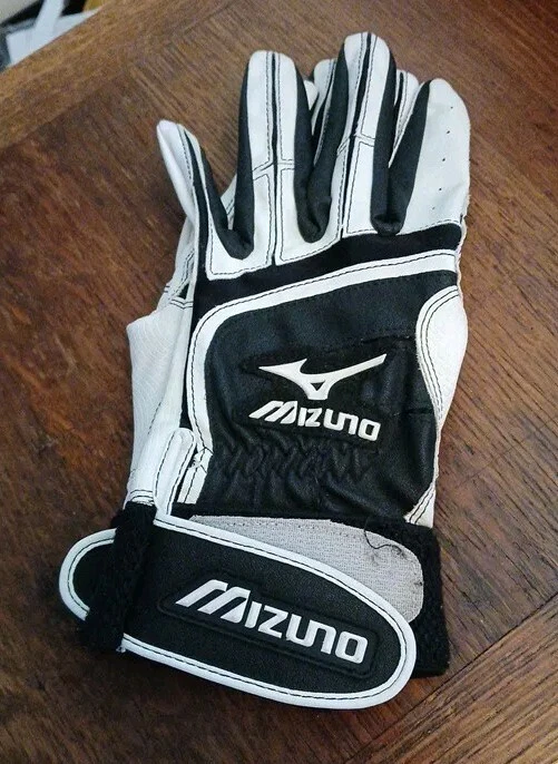 LUVAS DE GOLFE/BATIDAS FEMININAS MIZUNO PRETO BRANCO TAMANHO PEQUENO BOM ESTADO - Imagem 3 de 3