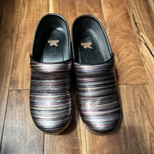 🔥Dansko Pro XP Shoes Women's 39/9 Multi Colored Striped Patent Leather Clogs
