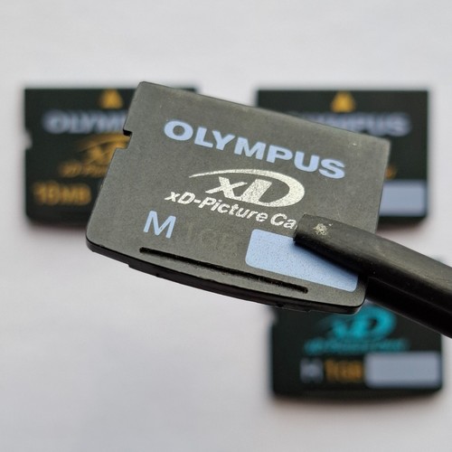 Olympus Lot of 4 xD Picture Cards & Card Holder - H1GB/M1GB/128MB/16MB - Picture 6 of 11