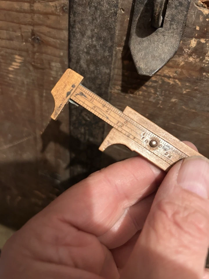 ANCIEN PETIT PIED A COULISSE POUR LA MESURE DES BOUTONS BOIS DE BUIS - Photo 4/4