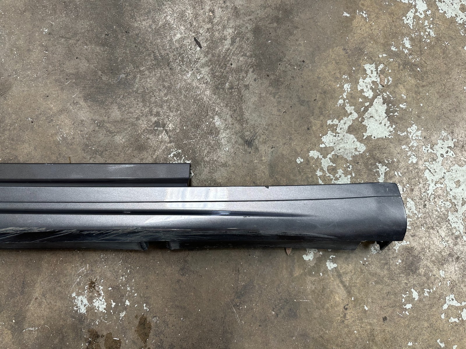 14-24 MASERATI GHIBLI - RIGHT PASSENGER SKIRT ROCKER PANEL COVER MOLDING OEM