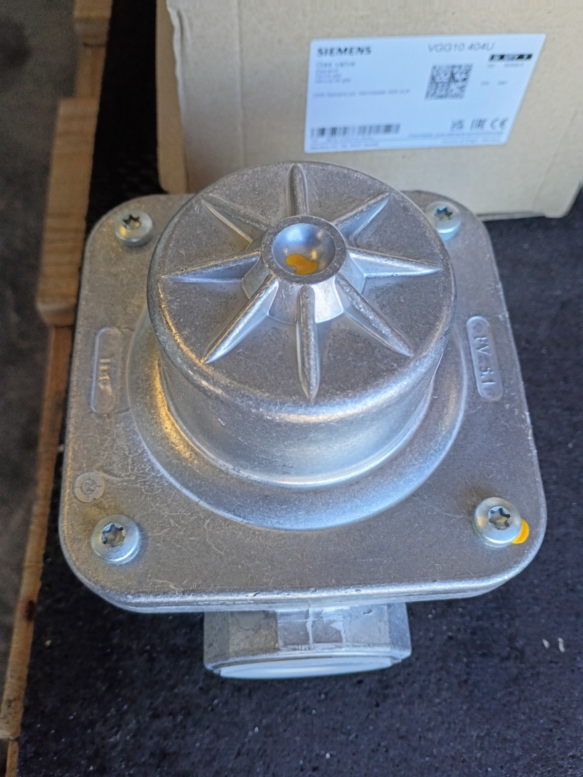 Siemens VGG10.404U Gas Valve Box #106908K NIB