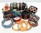 VINTAGE TO NOW FASHION/COSTUME JEWELRY BRACELET LOT, ASSORTED TYPES & MATERIALS